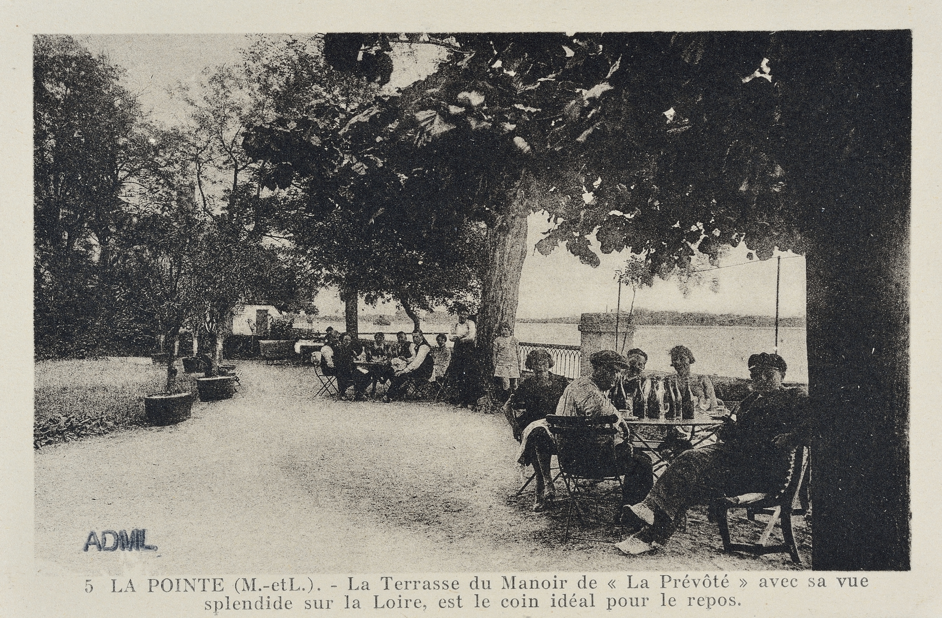 La terrasse de la Prévôté à la Pointe vers 1930.
