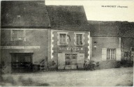 Carte postale, début du XXe siècle. La maison est à gauche.