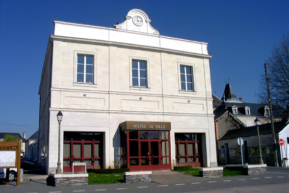 Mairie, tribunal, halle, 14 place Robert-le-Fort