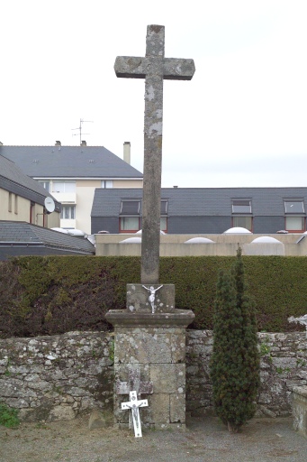 Cimetière, boulevard Émile-Pourieux, place de l'Appel-du-18-Juin-1944