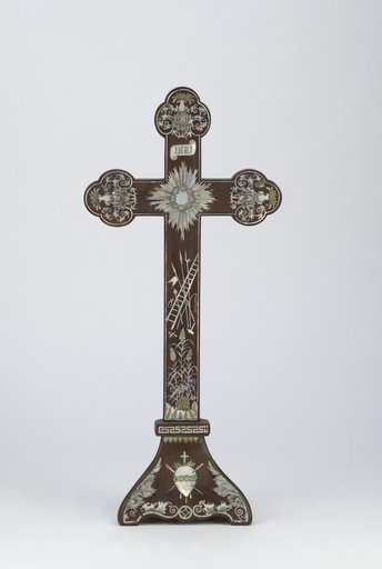 Croix aux Instruments de la Passion