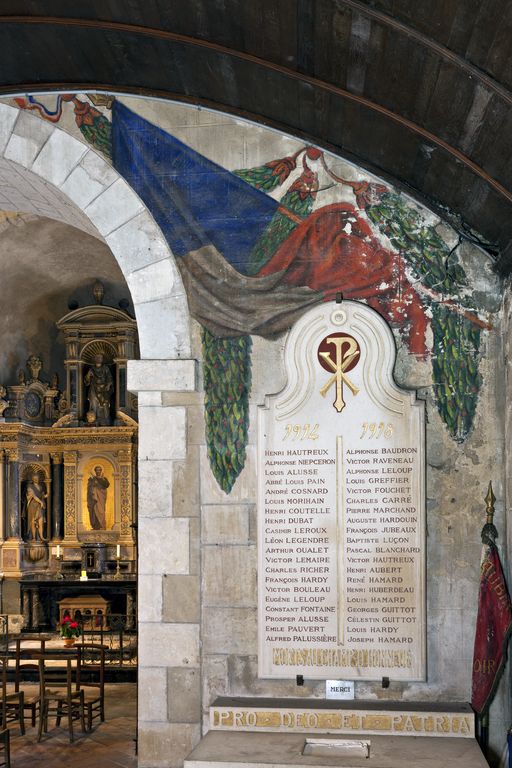 Monument aux morts, église paroissiale Saint-Aubin de Bazouges-sur-le-Loir