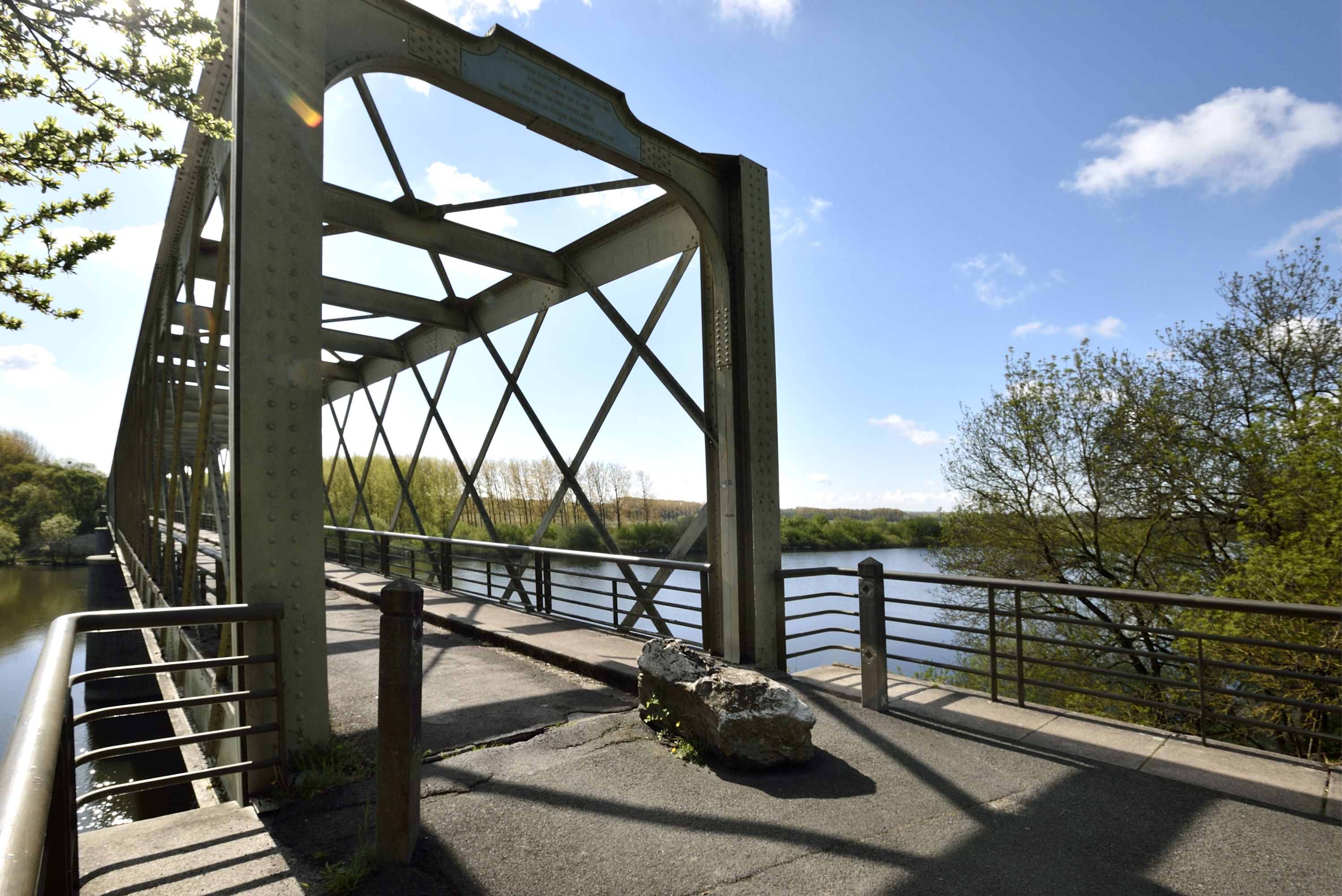 Ancien pont ferroviaire de Pruniers, actuellement pont piétonnier