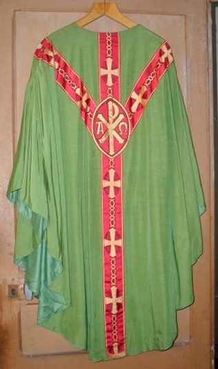 Ornements verts : ensemble de 4 chasubles