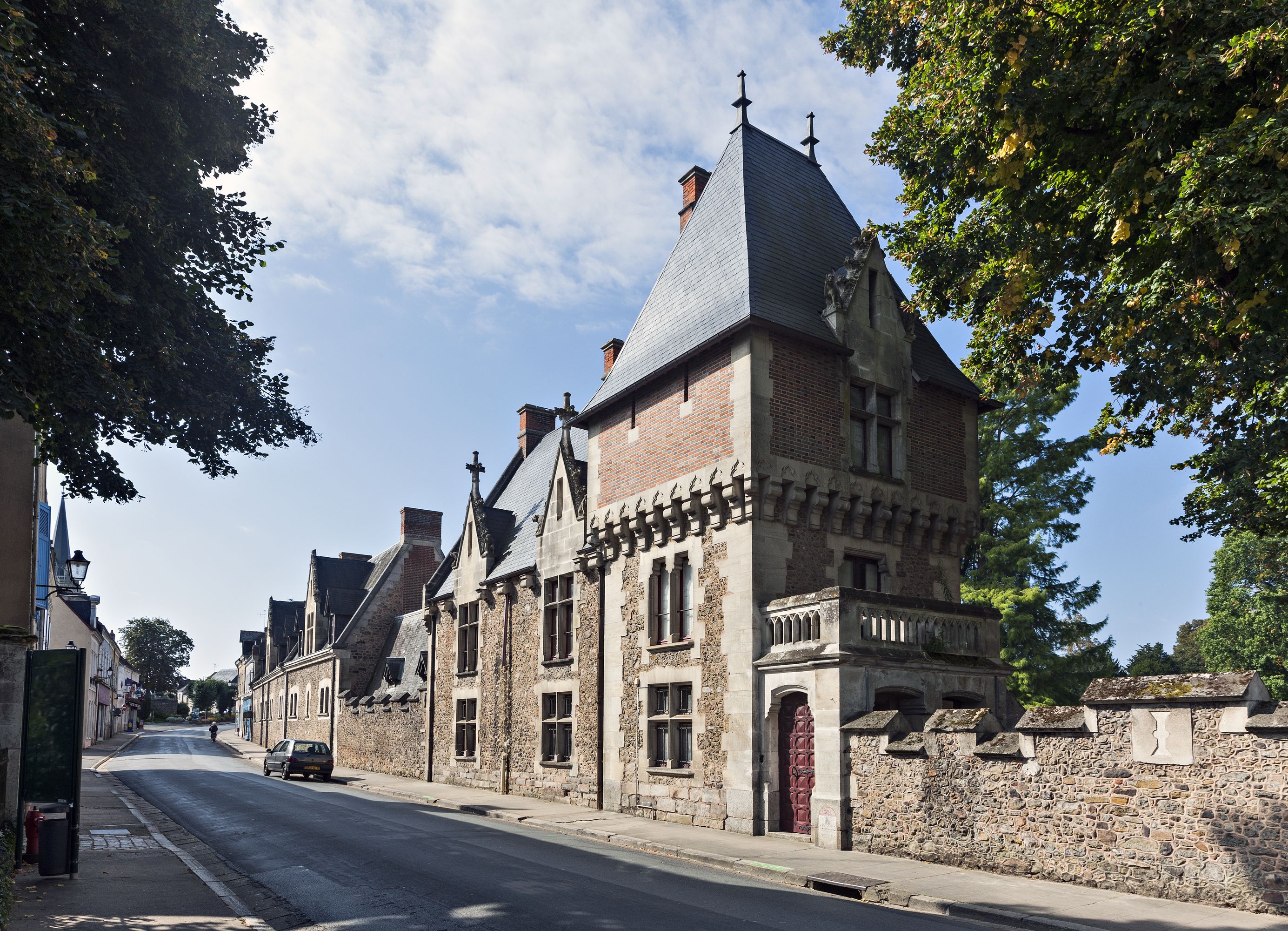 Les communs du château de Bonnétable