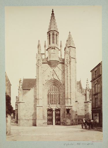 Collégiale Saint-Aubin, place Saint-Aubin