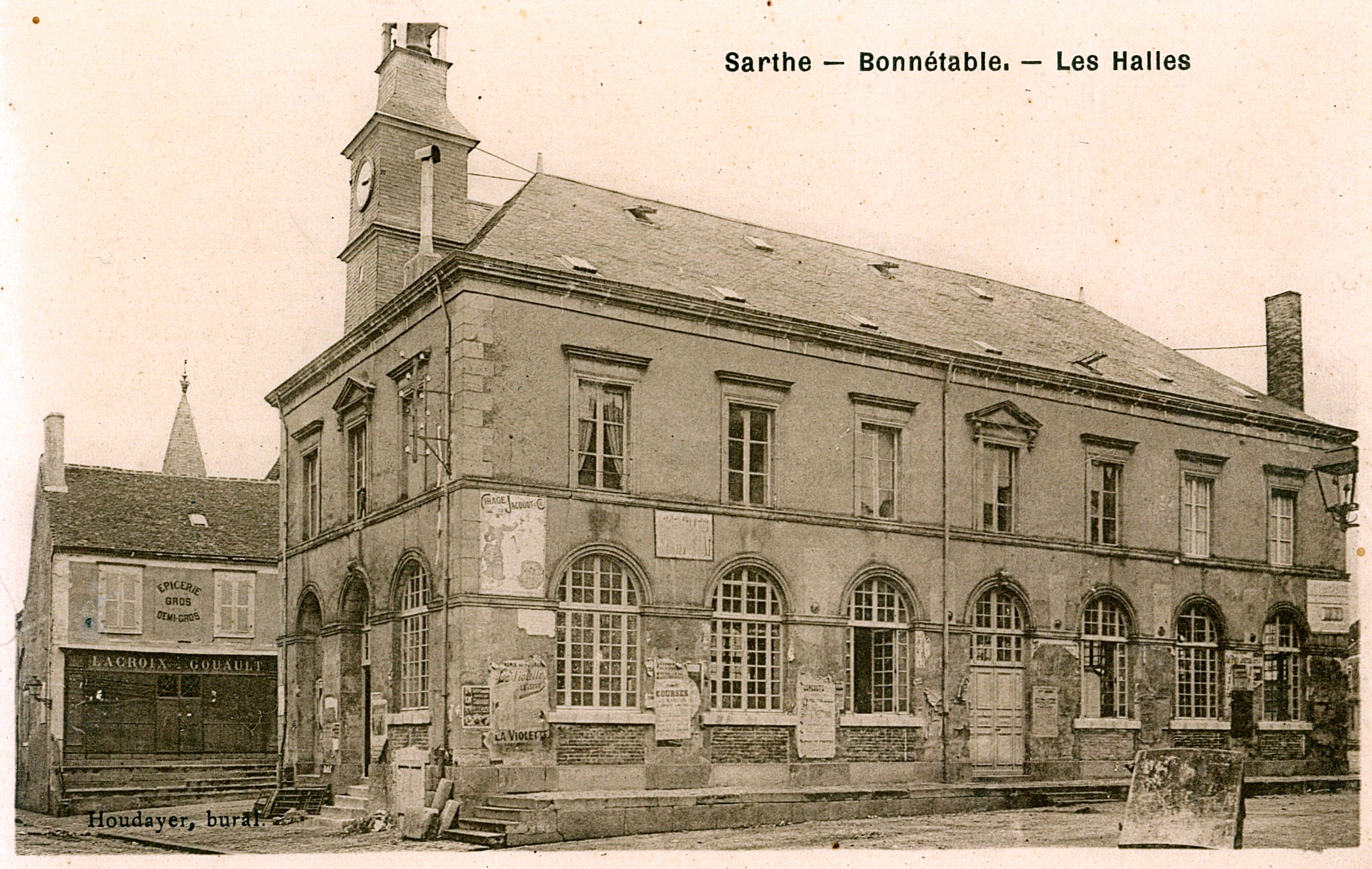 Lotissement de trois maisons jumelles, 14  à 18 place d'Armes à Bonnétable.