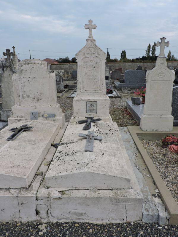 Tombeau de la famille Jean-Pierre, dont un soldat de la guerre 1914-1918