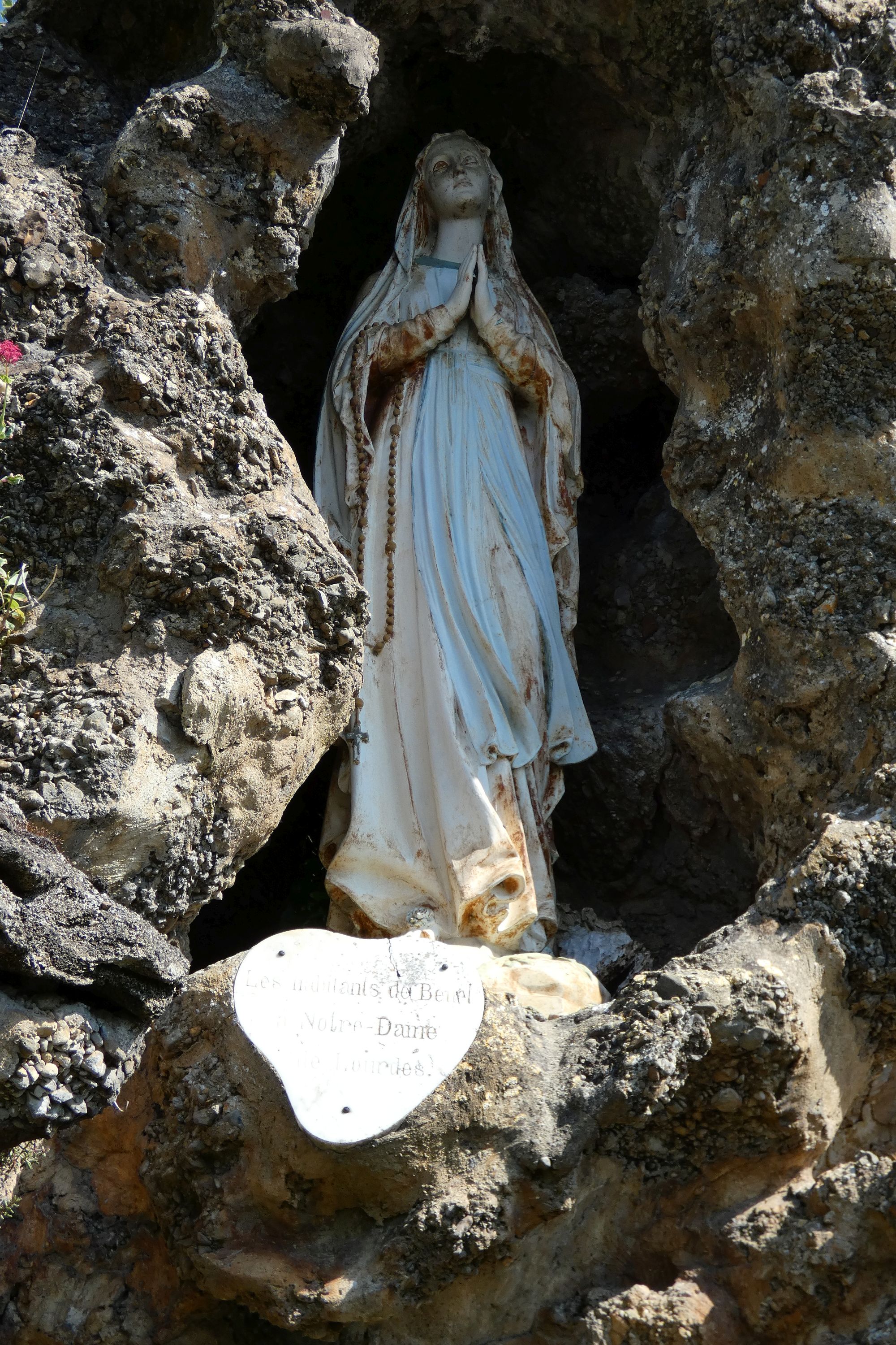 Croix de chemin et grotte de Lourdes, rue de la Gaillardise