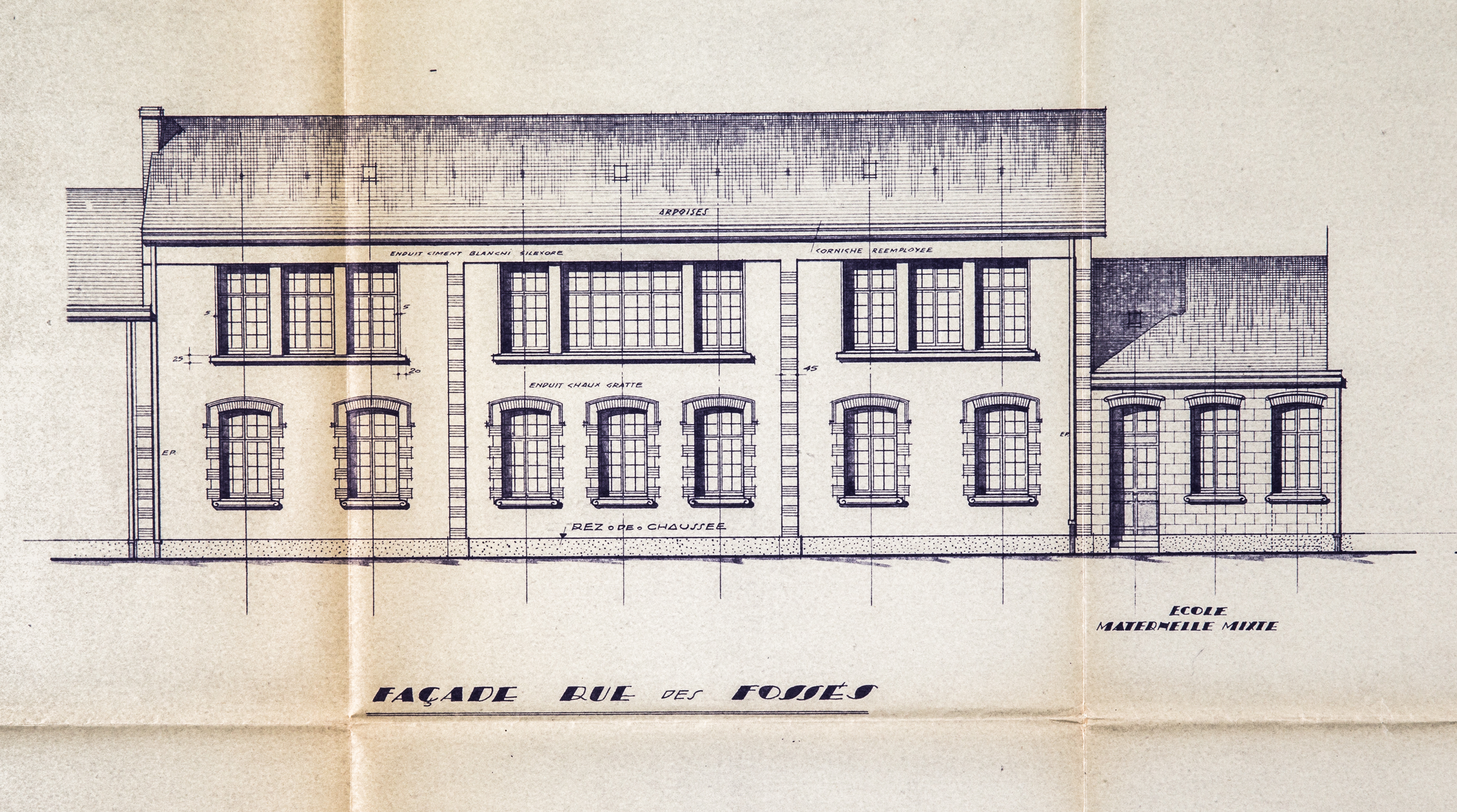 École communale de filles, actuellement école primaire Jules Ferry, rue du Sergent Louis Mantien, Connerré