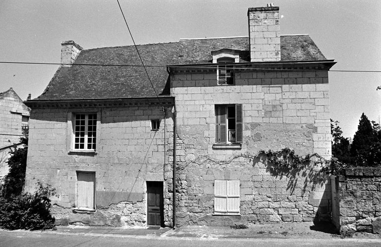 Maison, 25 place des Diligences, Montsoreau