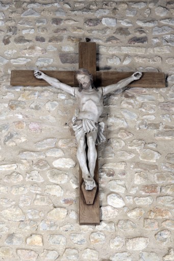 Statue : Christ en croix - Chapelle Saint-Pierre, Saulges