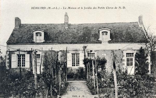 Petit séminaire dit collège des Petits-Clercs, puis maison de retraite de prêtres dit établissement diocésain de Béhuard