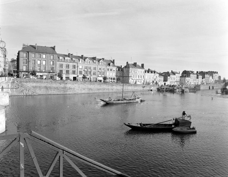 Quais de Laval