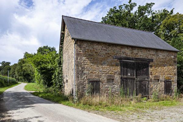 Hameau, château et motte castrale de la Grivellière