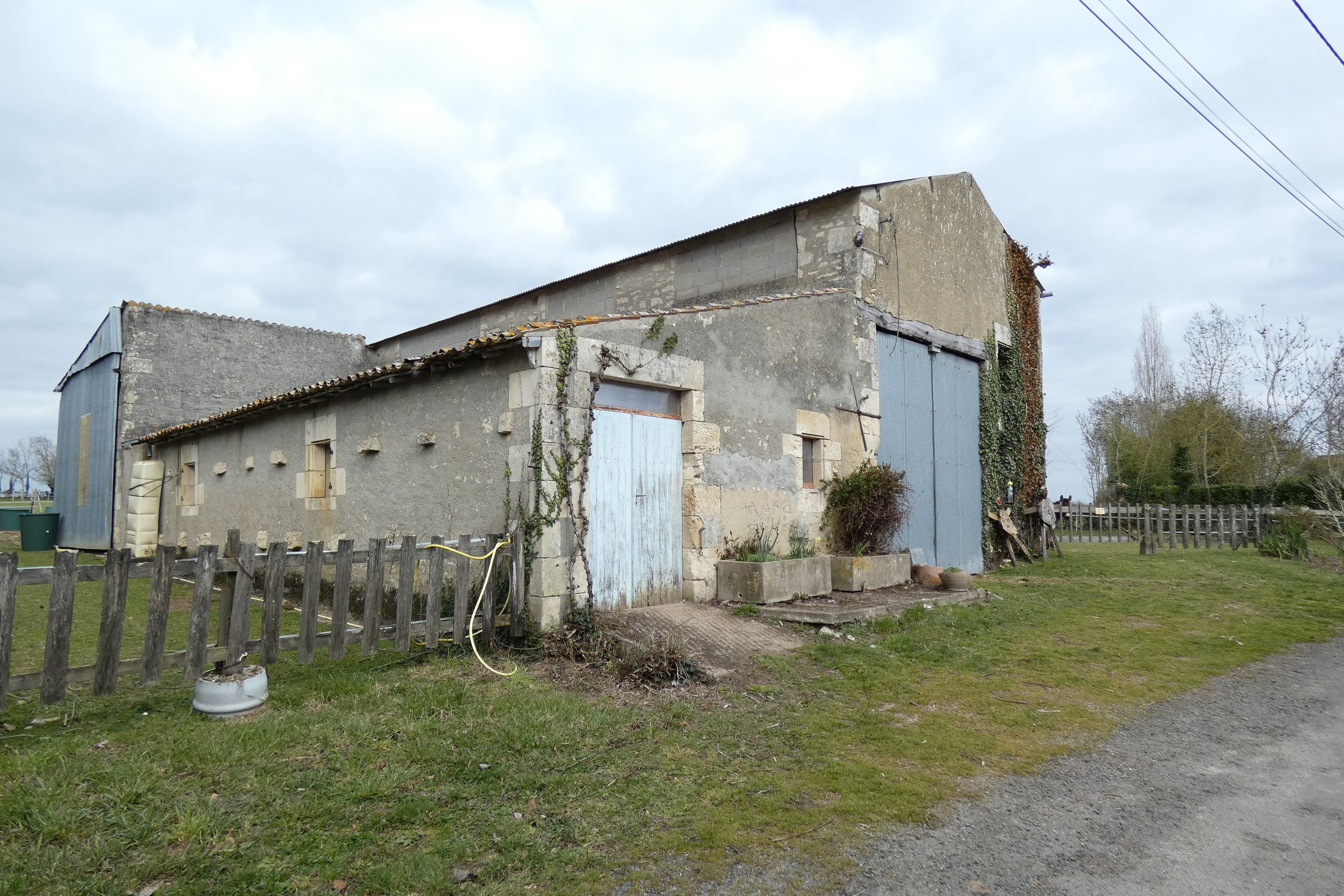 Ferme, actuellement maison, 25 et 27 rue du Bas-des-Eaux