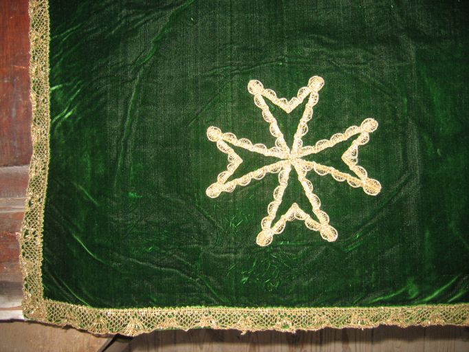 Ornement vert n° 6 : chasuble, étole, manipule, bourse de corporal, voile de calice