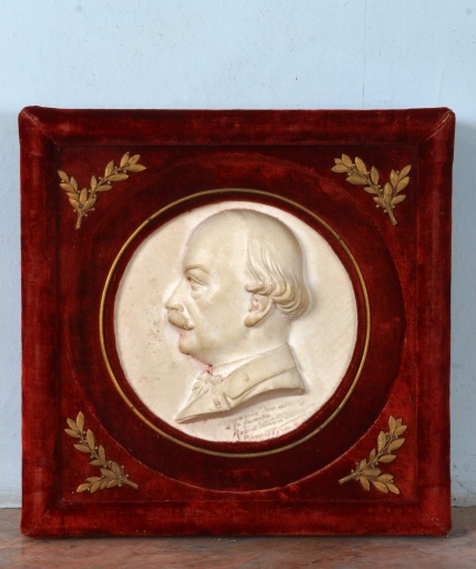Ensemble de 2 demi-reliefs : portrait de Jacques Glétron - Collection Robert-Glétron
