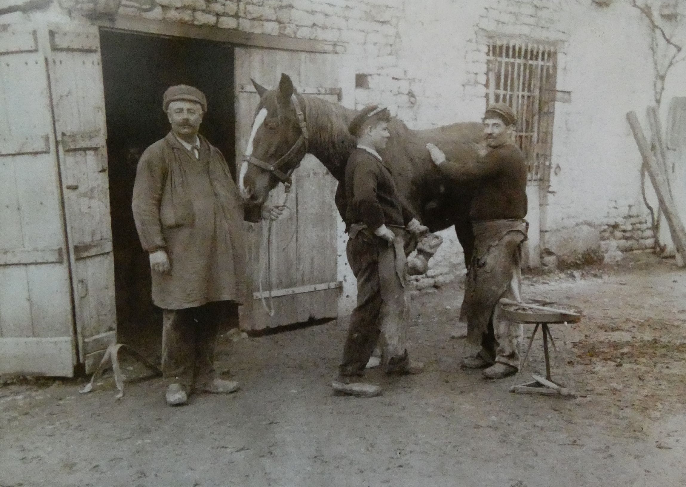 Ferme, forge, actuellement maisons, 32 et 34 route de Benet