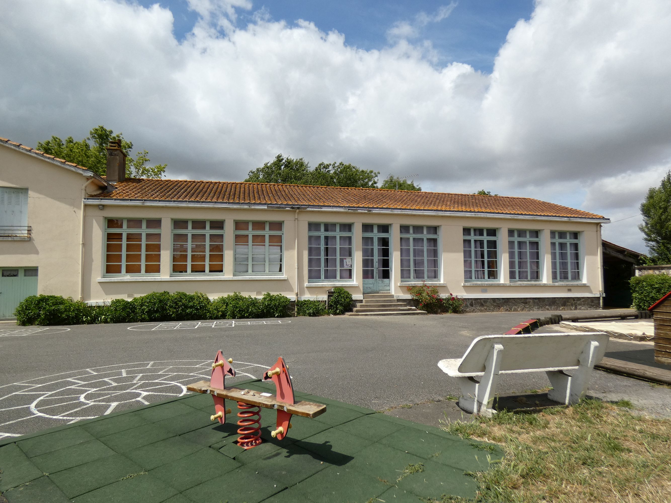 Mairie (ancienne), école primaire, 43 route de Sainte-Christine