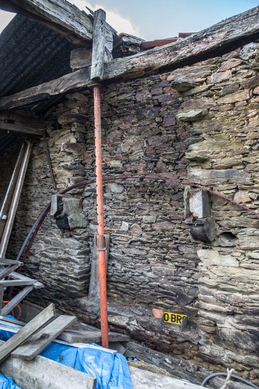 Foyer de cheminée présentant un décroché d'environ 30 cm de profondeur. La Brégeonnière, la Boissière-du-Doré, 2018, B 01-278. 