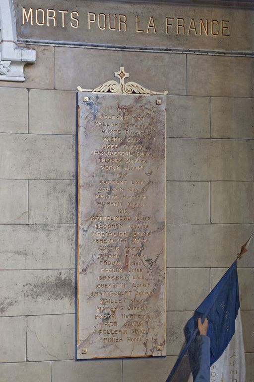 Monument aux morts, église paroissiale Saint-Pierre de Chanzeaux