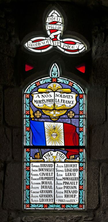Ensemble d'une verrière commémorative de la guerre 1914-1918 et d'une verrière à personnage : sainte Jeanne d'Arc (baies 9 et 10)