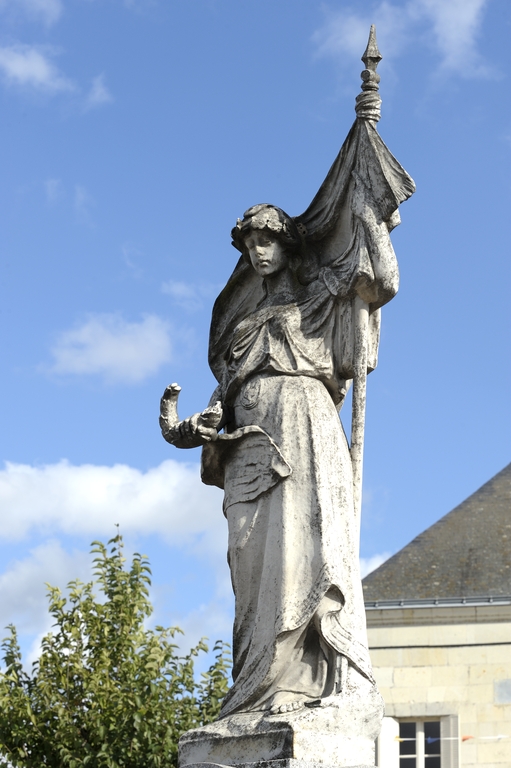 Monument aux morts de la Guerre de 1914-1918, place du Mail, Montsoreau