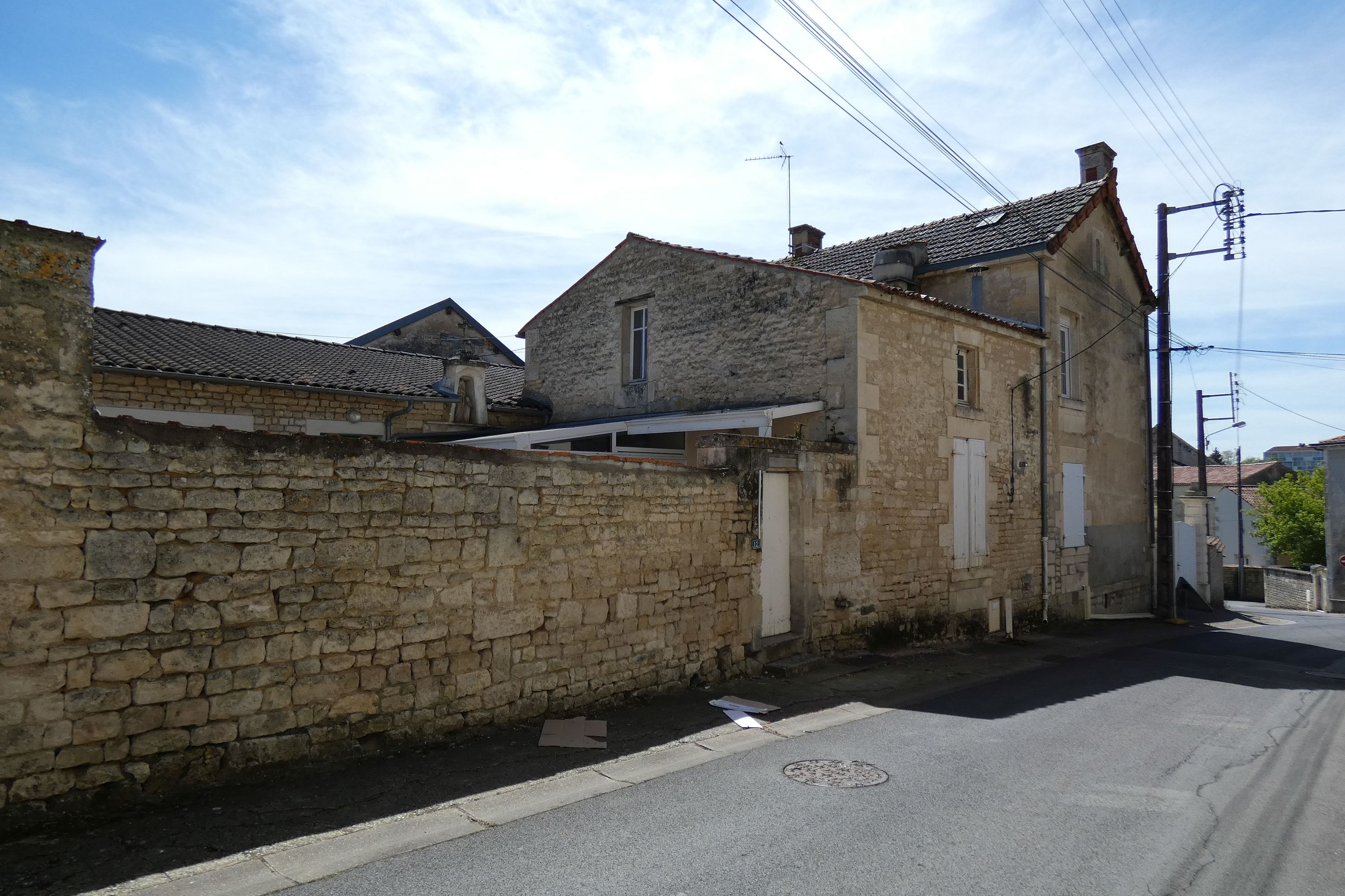 Ecole maternelle privée dite l'asile Sainte-Anne, actuellement maison et annexe du collège Saint-Martin, 10 rue de la Cure