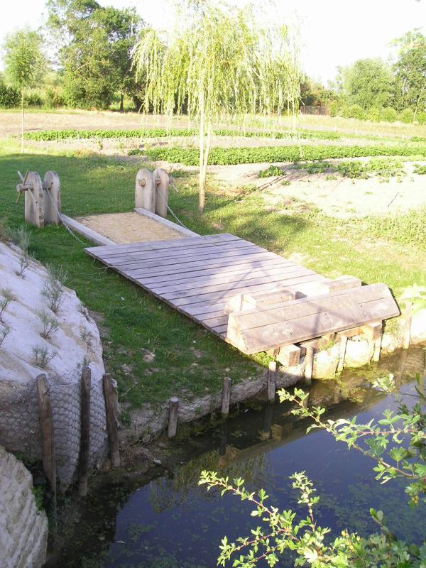 Port dit le port à Mandé, pont, lavoir