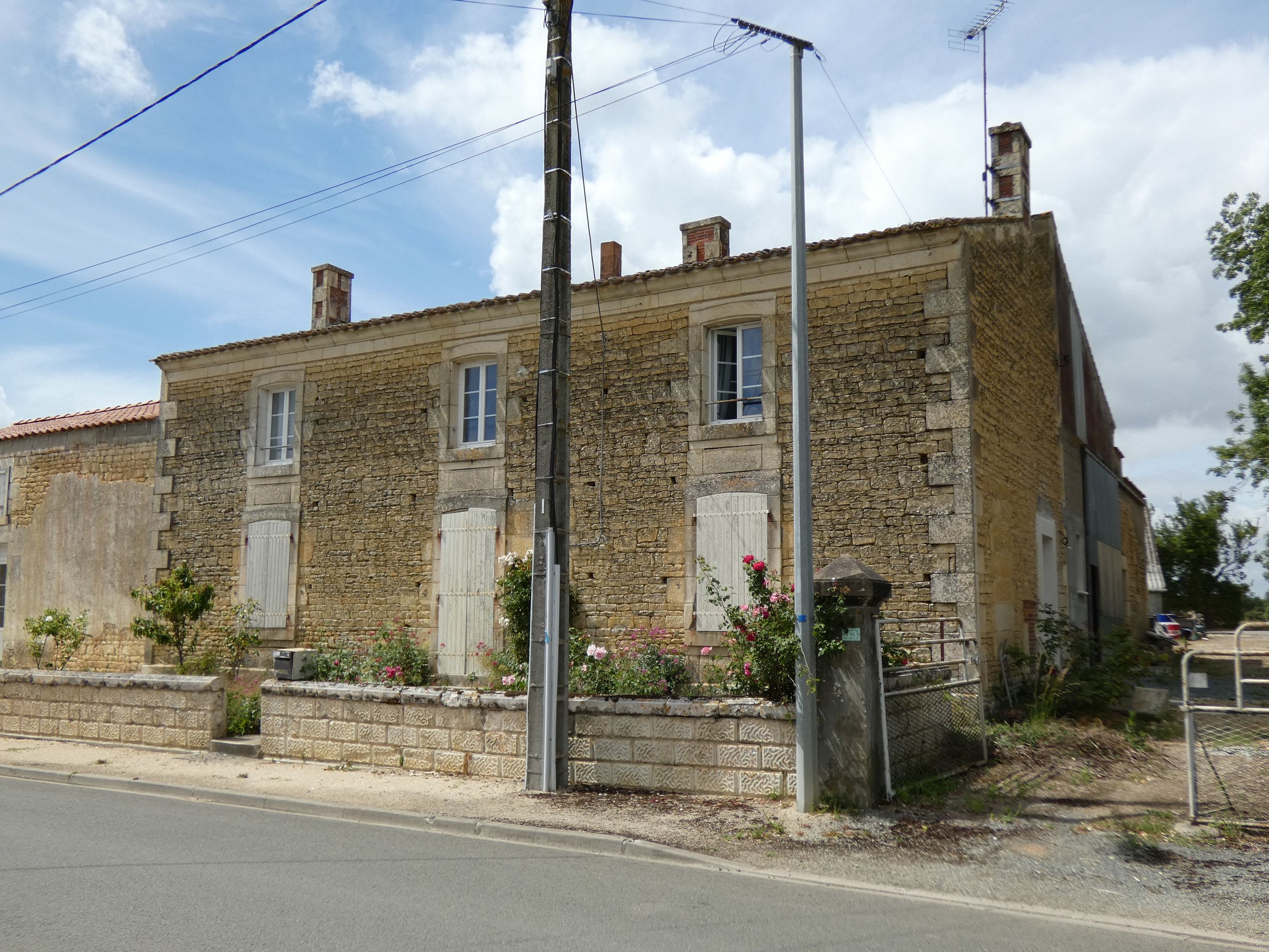 Ferme, actuellement maisons, 31 et 33 route de Benet