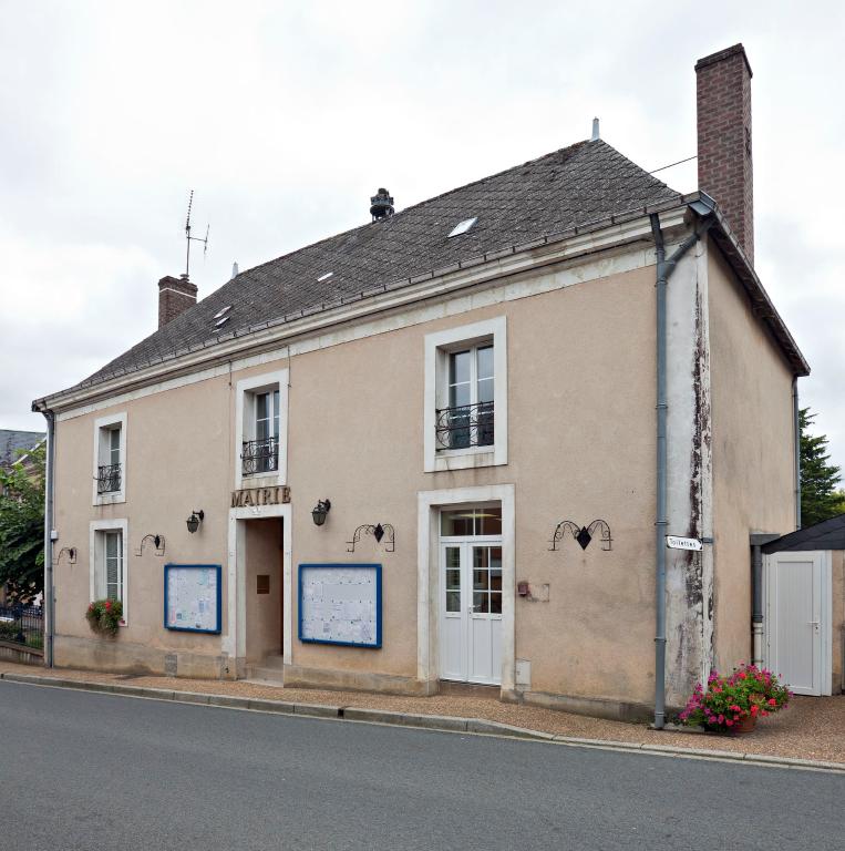 Maison, puis mairie-école, actuellement mairie, 3, 5 rue Émile-Ballion