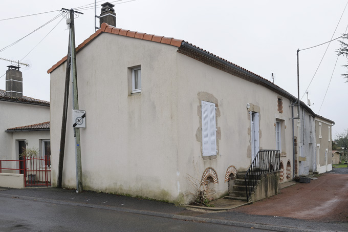 Maison de tisserand de l' Etablissement Aumon-Martin, 13 rue Principale, Roussay