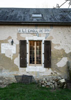 Station de la ligne des tramways de la Sarthe du Mans au Grand-Lucé et hôtel de voyageurs de la Croix de Pois, actuellement maison