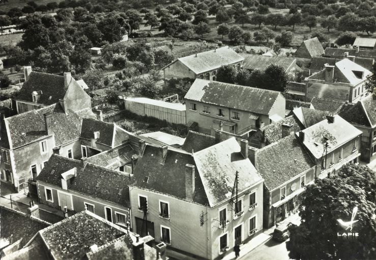 Hôtel de voyageurs dit hôtel du Midi, 8 rue de la mairie, actuellement Maison Familiale Rurale.