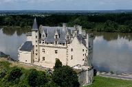 Le château et la Loire, vus depuis le coteau.