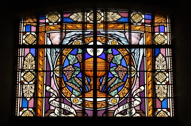 Ensemble de 2 verrières : emblèmes eucharistiques (baies 1 et 2) - Église paroissiale Saint-Aubin, Saint-Aubin-Fosse-Louvain