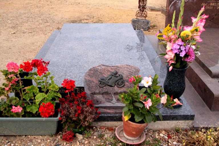 Cimetière à Jupilles