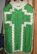 Ornement vert n° 8 : 2 chasubles, 2 étoles, 2 manipules, 2 bourses de corporal