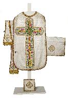 Ornement blanc : chasuble, étole, manipule, voile de calice, bourse de corporal - Église paroissiale Notre-Dame-de-l'Assomption, La Rouaudière