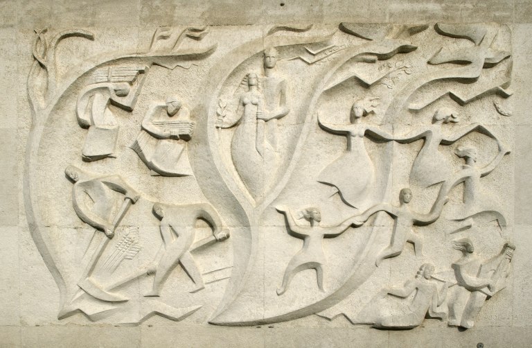 Bas-relief, rue du Docteur-Pabeuf