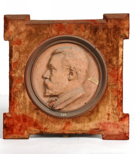 Demi-relief : portrait d'Anatole Robert - Collection Robert-Glétron