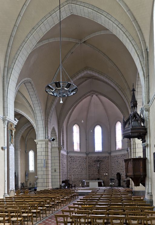 Monument aux morts, église paroissiale Saint-Martin de Louverné