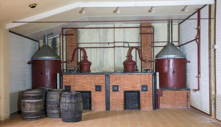Distillerie d'eau-de-vie de cognac et chais Rémy-Martin, puis distillerie Seguin