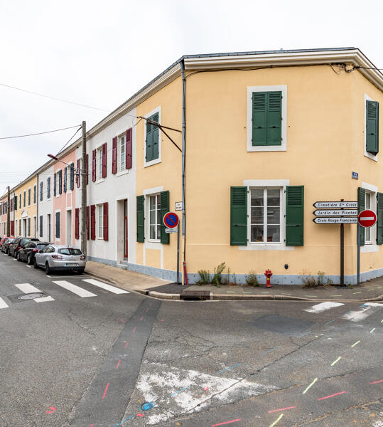 Ancienne école de Sainte-Croix, puis caserne Mangin actuellement logements, rue Notre-Dame