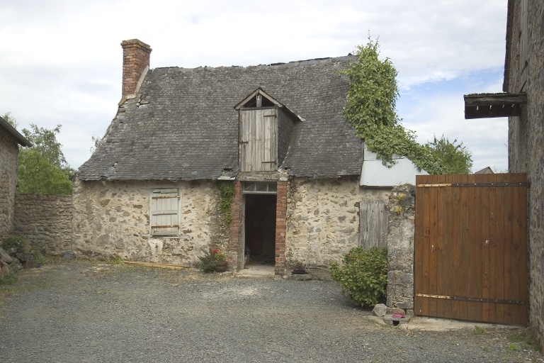 Maison, actuellement resserre, 9 rue des Croix, 2e maison