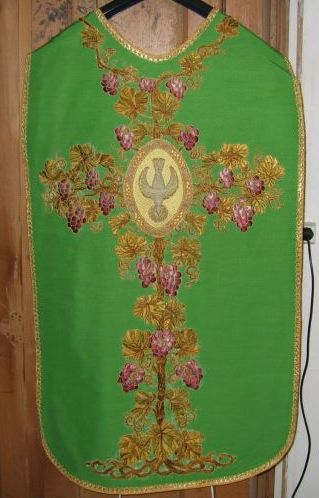 Ornement vert n° 7 : chasuble, étole, manipule, bourse de corporal, voile de calice