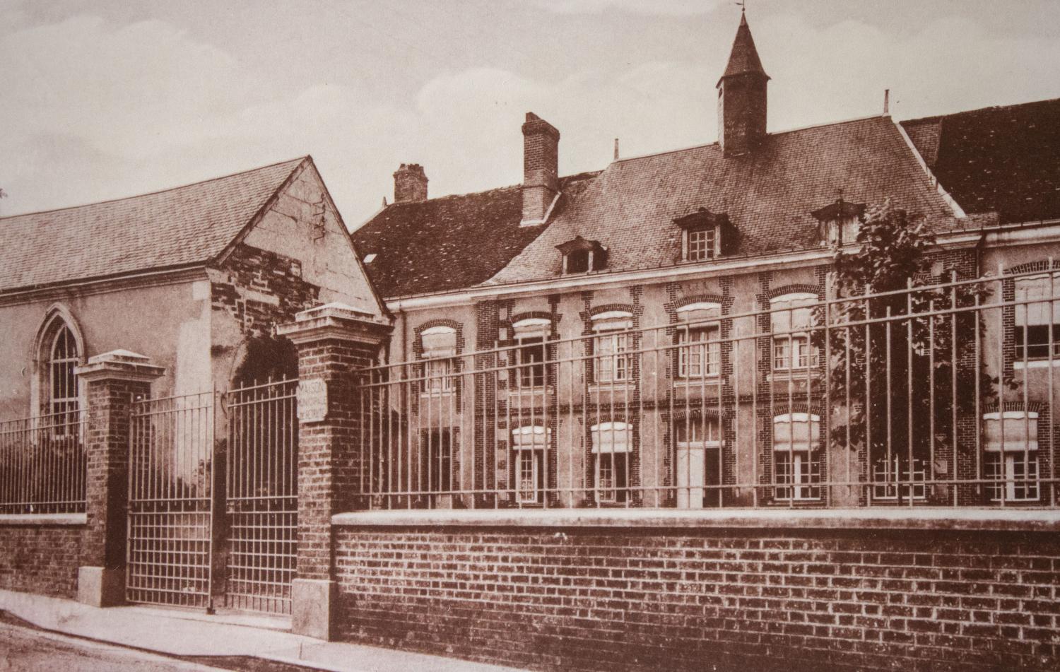 Hospice Notre-Dame-de-Pitié, actuellement maison de retraite Louis Pasteur, 40 rue Pasteur