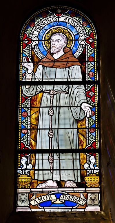 Ensemble de 5 verrières à personnage : Sacré Cœur, saint Jean l'évangéliste, sainte Marie Madeleine, saint François de Sales, saint François d'Assise (baies 0 à 2) - Église paroissiale Notre-Dame, Montaudin