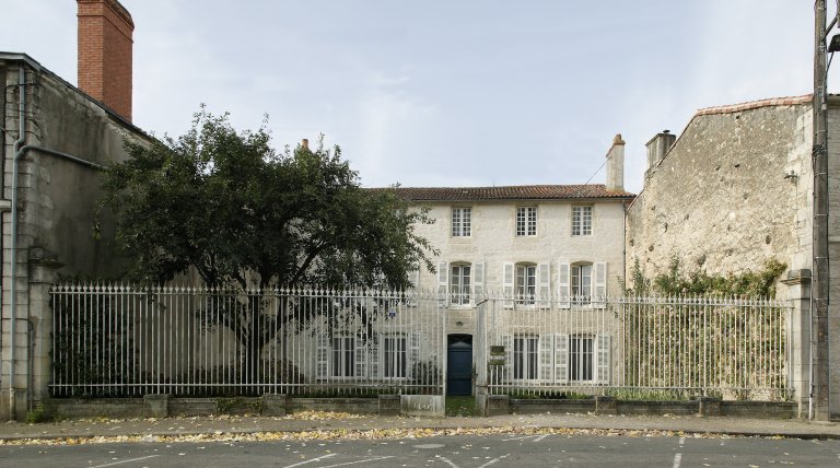 Hôtel, dit maison canoniale Leroy de Sérocourt, 8 place Leclerc